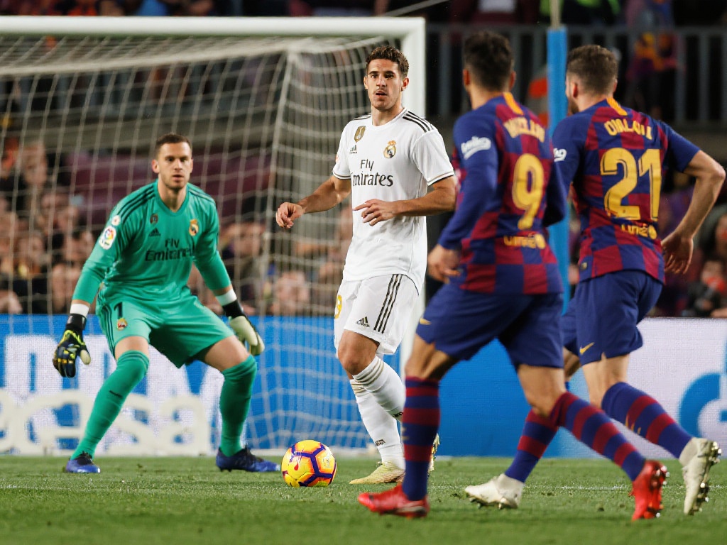 曼联报价德里赫特和马兹拉维遭拜仁拒绝，感到意外！